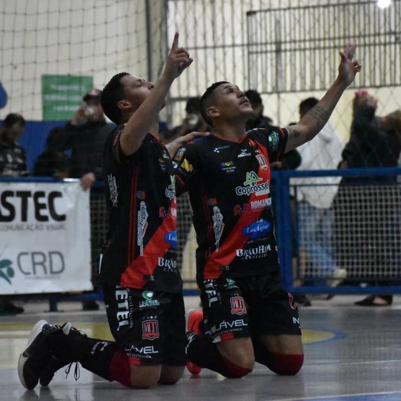 Operário Laranjeiras goleia AAEMA e está a um empate das quartas de finais da Copa Paraná de Futsal 