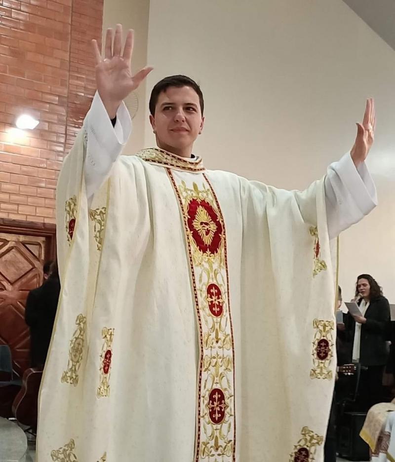 Cantagalense Everson Kloster foi ordenado padre no sÃ¡bado