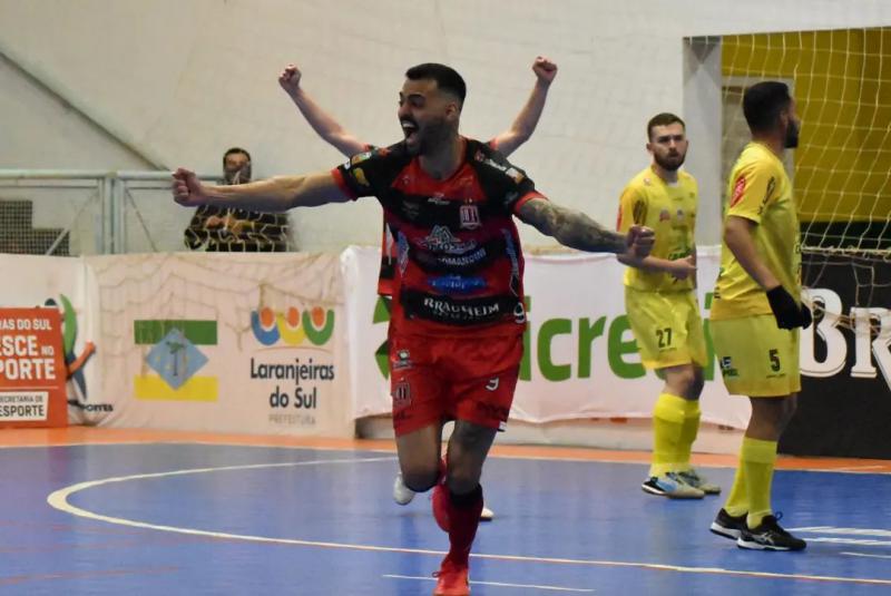 OperÃ¡rio Laranjeiras goleia o AAEMA e garante classificaÃ§Ã£o para as quartas de finais da Copa ParanÃ¡