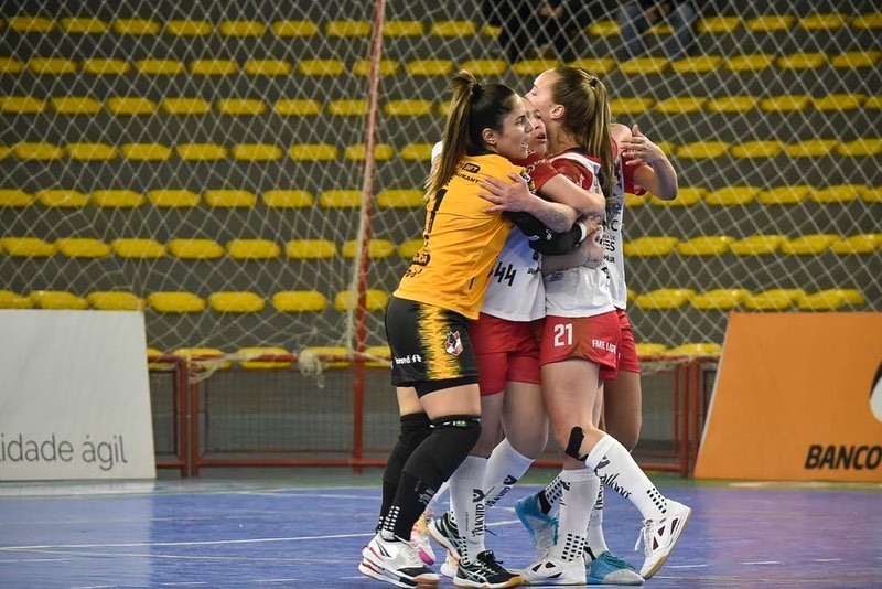 Futsal Feminino: As multicampeÃ£s Leoas da Serra realizam amistoso em Laranjeiras do Sul