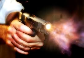 Cantagalo: Ao voltar para casa homem Ã© atingido por disparo de arma de fogo