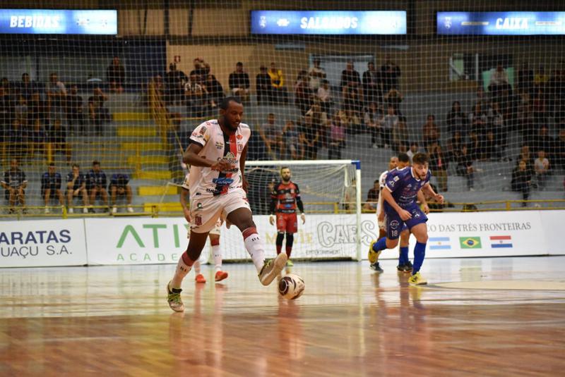 Chave Ouro de Futsal: Em rodada dupla Feminino empata e está eliminado, masculino vence Foz e firma permanência no G4