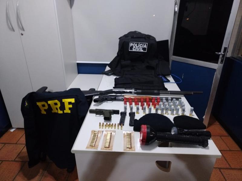 Laranjeiras: PRF apreende armas de uso restrito e coletes balÃ­sticos na BR 277 