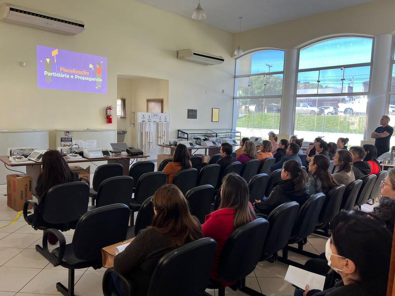 Cartório Eleitoral de Laranjeiras do Sul realizou treinamento com os presidentes das sessões