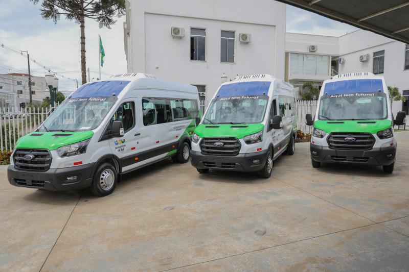 Prefeitura de Laranjeiras do Sul  repassa trÃªs vans para a secretaria de saÃºde