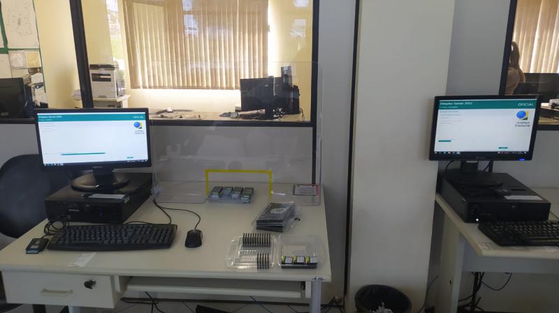FÃ³rum Eleitoral estÃ¡ realizando o processo de programaÃ§Ã£o e lacraÃ§Ã£o das Urnas eletrÃ´nicas para as eleiÃ§Ãµes 2022