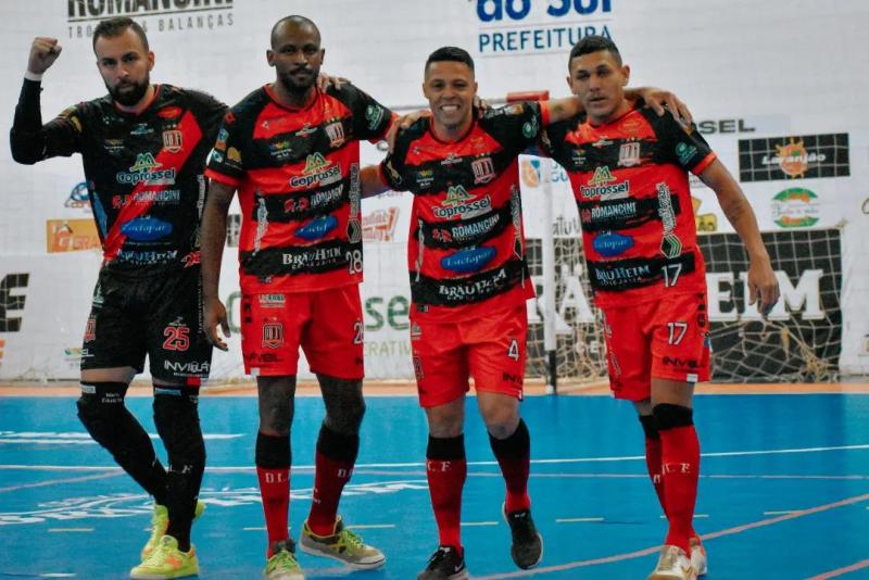 OperÃ¡rio Laranjeiras bate o Cascavel e sobe para a 2Âª colocaÃ§Ã£o do Paranaense Chave Ouro de Futsal