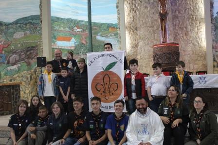 Nem a chuva atrapalhou os fiéis de acompanharem a Novena da Padroeira em Laranjeiras do Sul