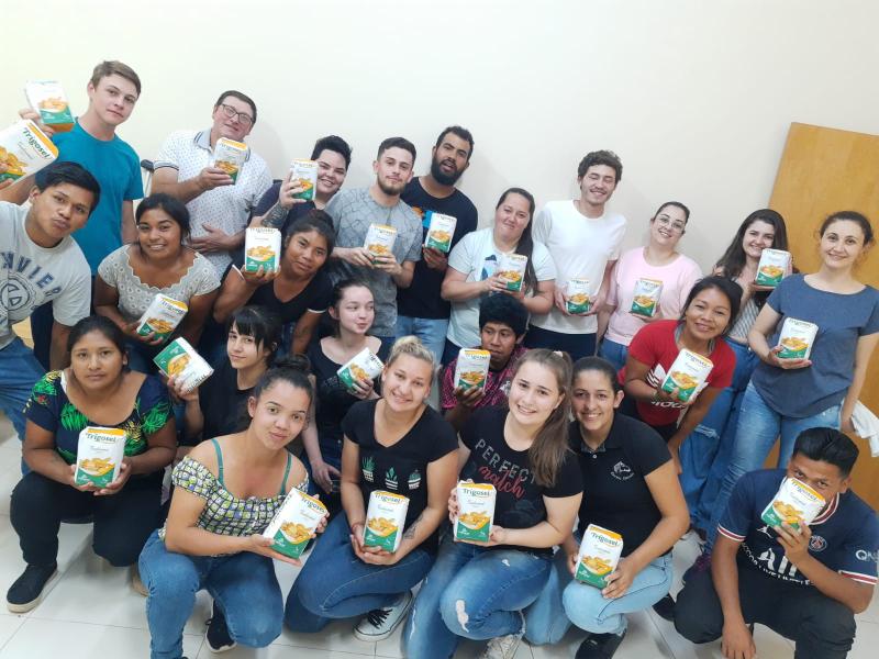 Alunos do CEEP de Laranjeiras do Sul conhecem processo de industrializaÃ§Ã£o da farinha Trigosel