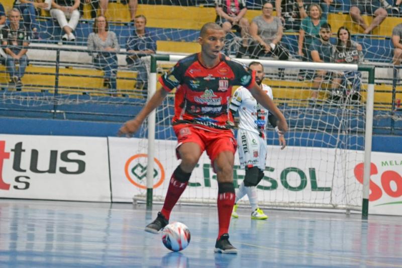OperÃ¡rio Laranjeiras bate o Marreco fora de casa e estÃ¡ a um empate das semifinais do Paranaense de Futsal Chave Ouro