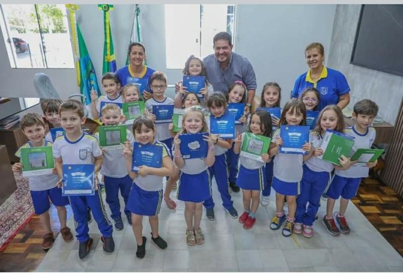 Acontece nesta quinta (17) a noite de AutÃ³grafos na Escola Municipal AluÃ­sio Maier dos alunos Jardim 2