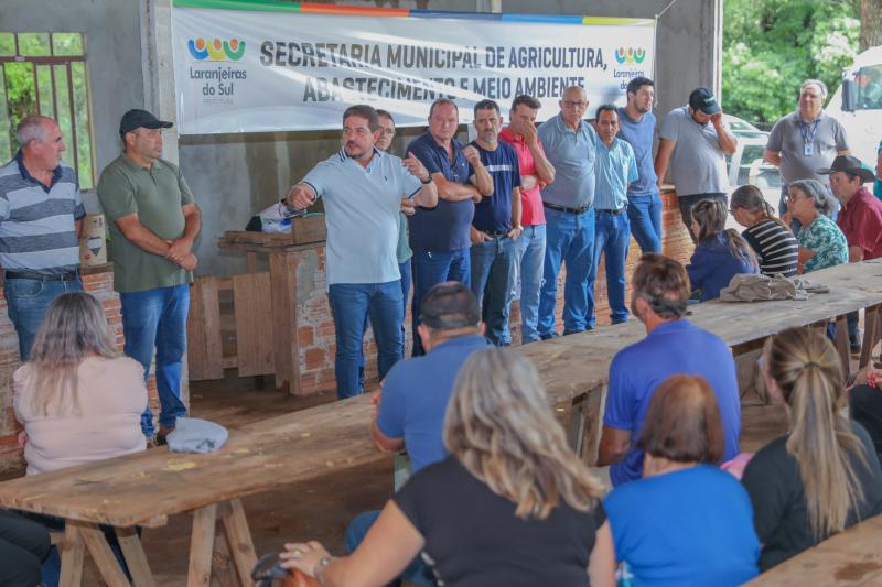 Moradores da Linha Pechinski em  Laranjeiras do Sul comemoram a chegada da Ã¡gua tratada