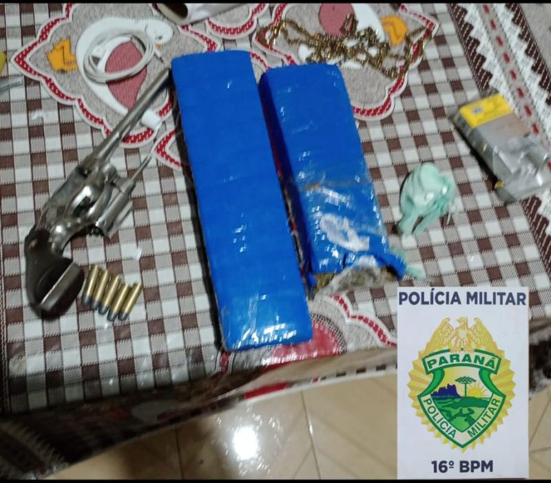 Rio Bonito: Homem Ã© preso com drogas e arma de fogo na Linha Bandeirantes