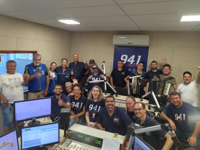 Campo Abeto FM estÃ¡ com programaÃ§Ã£o especial dos 33 anos