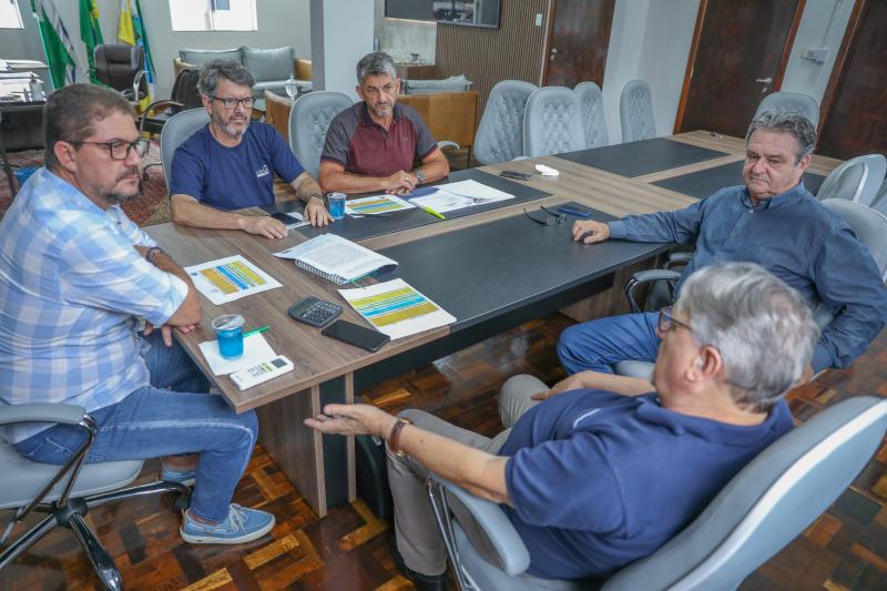  Assinada ordem de serviÃ§o para inÃ­cio de obras de calÃ§amento em Laranjeiras do Sul