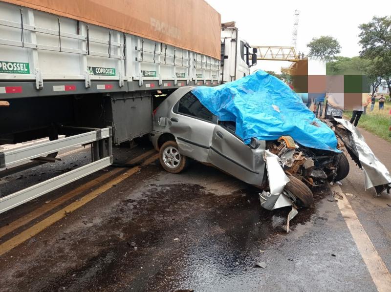 Cantagalo: ColisÃ£o entre automÃ³vel e carreta na BR 277 deixa uma pessoa morta
