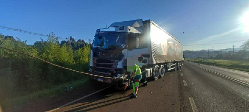 Laranjeiras: ColisÃ£o traseira envolvendo dois caminhÃµes Ã© registrado na BR 277