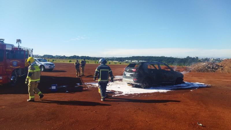 Guarapuava: Corpo Ã© encontrado carbonizado dentro de veÃ­culo no bairro Cidade dos Lagos
