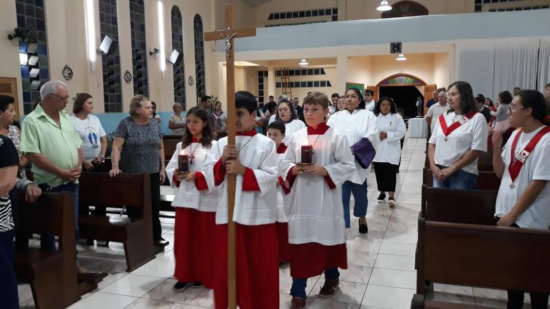 Dezenas de FiÃ©is participaram da abertura do TrÃ­duo em louvor a SÃ£o JosÃ© no Bairro Cristo Rei