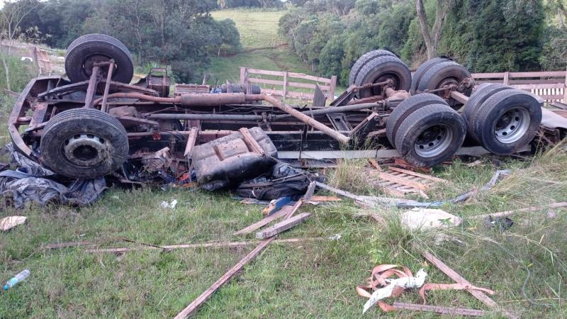 Palmital: Condutor morre ao tombar caminhÃ£o prÃ³ximo a ponte do Rio Piquiri na BR 158 