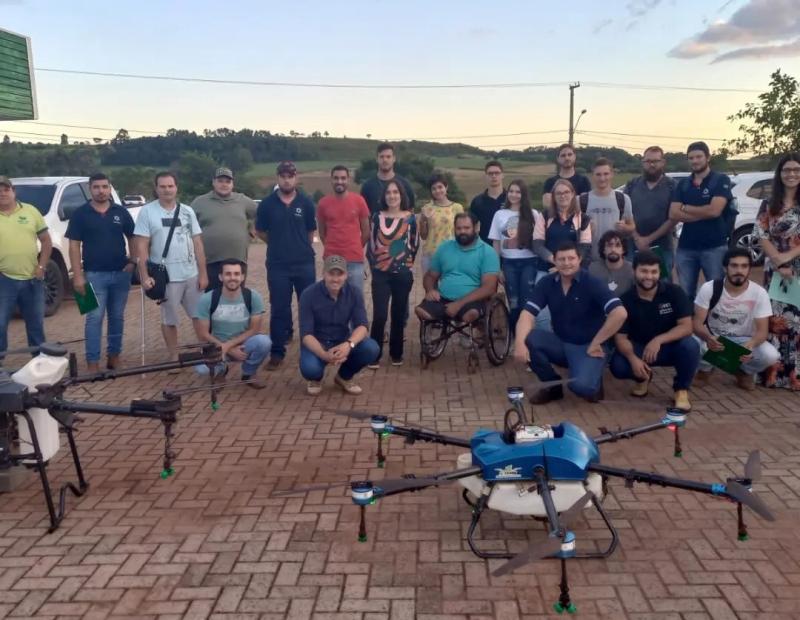 LS: UFFS promove aula prÃ¡tica de uso de drone na agricultura