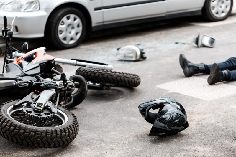 LS: ColisÃ£o envolvendo carro e moto aconteceu no centro da cidade