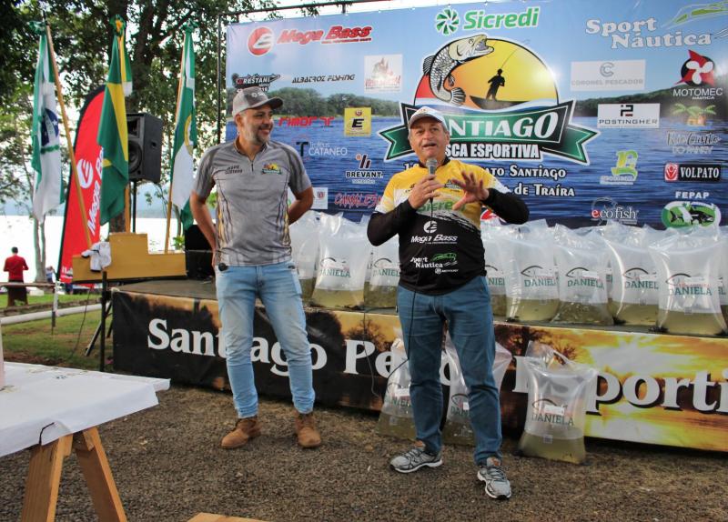 Sicredi e ASPE promovem a soltura de 12 mil alevinos no alagado de Rio Bonito do IguaÃ§u