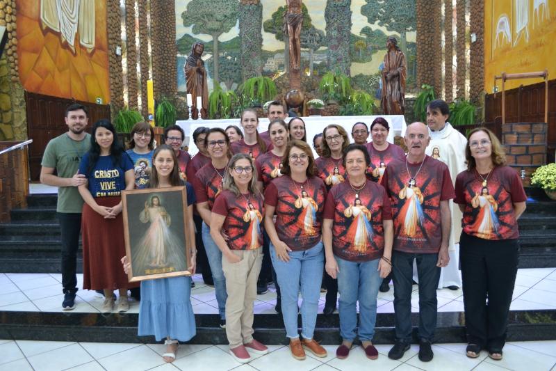 LS: Centenas de fiÃ©is participaram da Festa da Divina MisericÃ³rdia neste final de semana