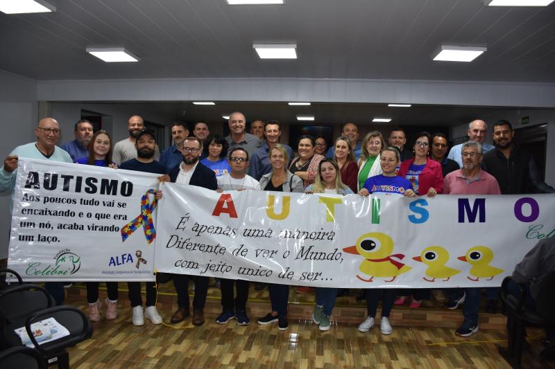 FundaÃ§Ã£o Colibri faz apresentaÃ§Ã£o sobre conscientizaÃ§Ã£o do Autismo na cÃ¢mara de vereadores