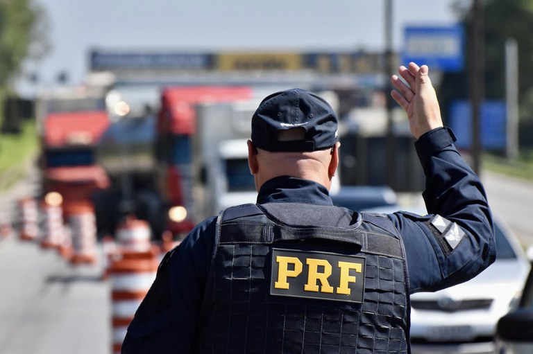ApÃ³s avaliaÃ§Ã£o tÃ©cnica, PRF decide suspender restriÃ§Ã£o de caminhÃµes nas BRs 277 e 376 no ParanÃ¡