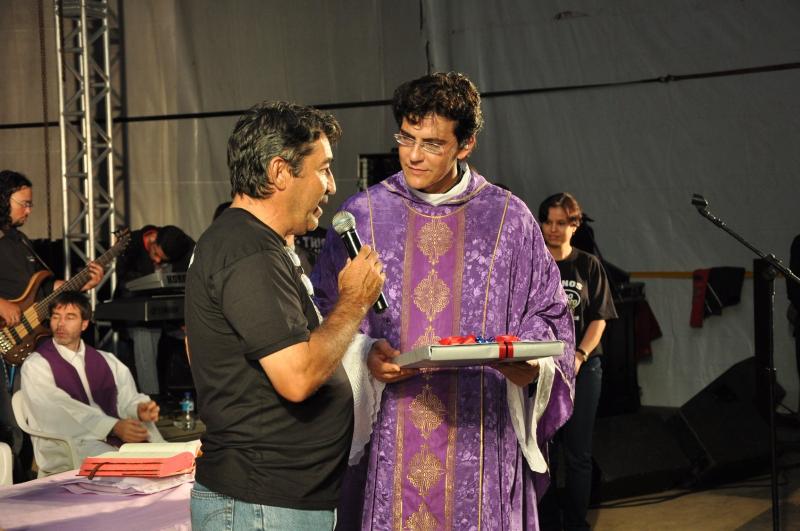 Padre Reginaldo Manzotti comemora 54 anos nesta terÃ§a-feira (25) 