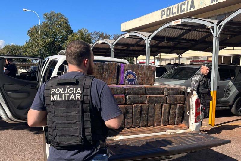 PolÃ­cia Militar apreende 1,5 tonelada de droga e muniÃ§Ãµes no Oeste