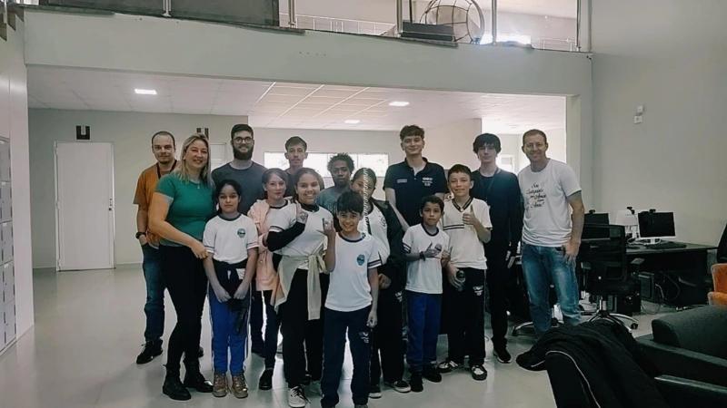 Alunos da Escola LeocÃ¡dio JosÃ© Correia visitaram a Laranjeiras TecnolÃ³gica