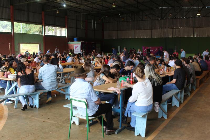 AlmoÃ§o na comunidade Passo Liso reuniu comunidade em Prol Escola Raquel de Queiroz 