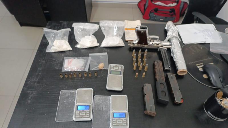 LS: Suspeito de tentativa de homicÃ­dio foge da polÃ­cia mas deixa para traz cocaÃ­na e crack 