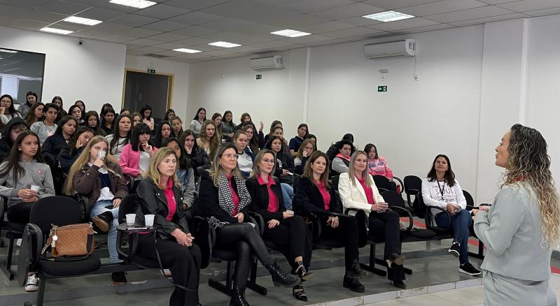Escola TÃ©cnica e CME firmam parceria para desenvolver aÃ§Ãµes com as alunas da instituiÃ§Ã£o