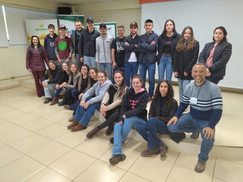 POTENCIALIZA JOVEM COPROSSEL â€“ Nova geraÃ§Ã£o do cooperativismo no Agro 