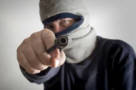 RBI: Bandido armado assalta posto de combustÃ­vel no centro 