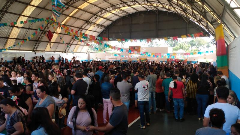 LS: Milhares de pessoas participaram da Festa Julina da Escola LeocÃ¡dio JosÃ© Correia