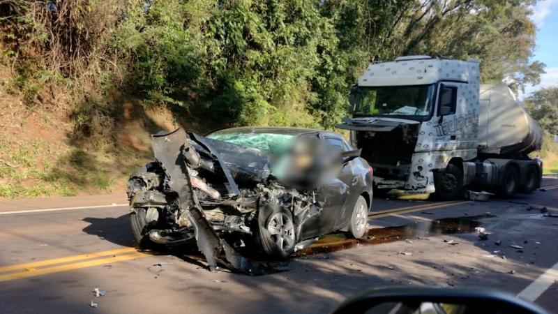 GuaraniaÃ§u: Mulheres morrem em batida frontal com caminhÃ£o na BR 277