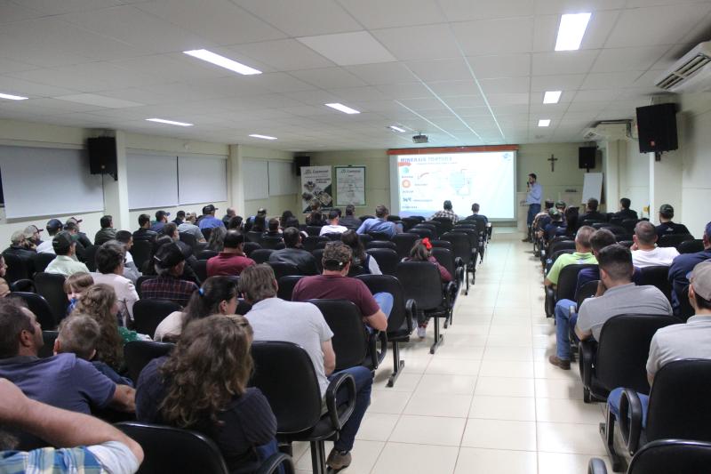 RAÃ‡Ã•ES COPROSSEL - NutriÃ§Ã£o animal Ã© foco de palestra com pecuaristas 