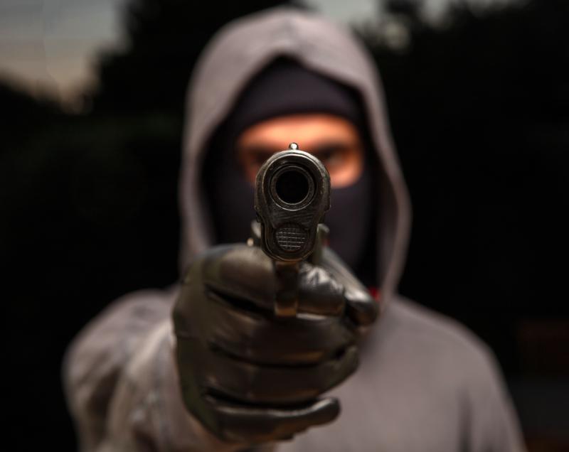 LS: Bandidos armados e utilizando mÃ¡scaras assaltaram a CJR Joalheria 