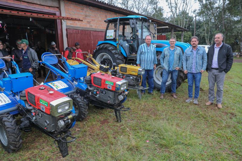 Programa Dinheiro na Comunidade garante equipamentos para mais trÃªs AssociaÃ§Ãµes