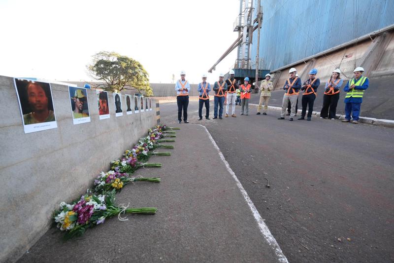Minuto de silÃªncio marca homenagem para vÃ­timas da explosÃ£o em cooperativa