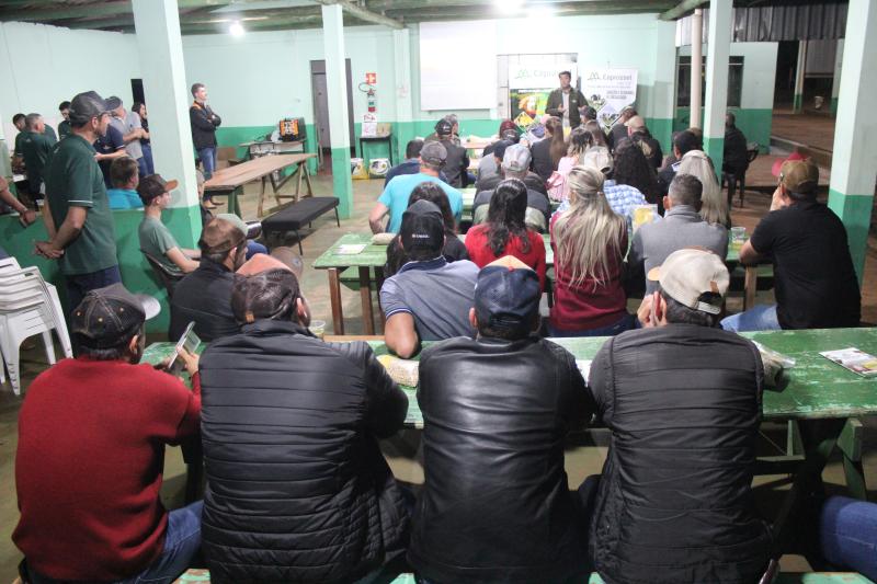 RAÃ‡Ã•ES COPROSSEL - ReuniÃ£o com pecuaristas reforÃ§a a importÃ¢ncia do produtor rural na produÃ§Ã£o de alimentos 