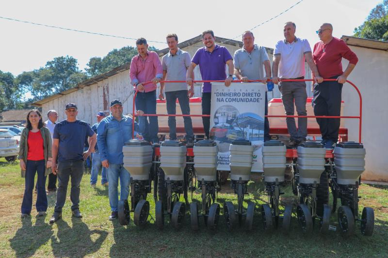 Dinheiro na Comunidade garante plantadeira para a AssociaÃ§Ã£o de agricultores da ColÃ´nia UniÃ£o