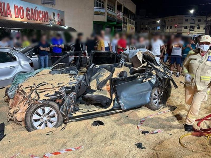 Grave acidente com caminhÃ£o e 23 carros deixa dois feridos em Coronel Vivida