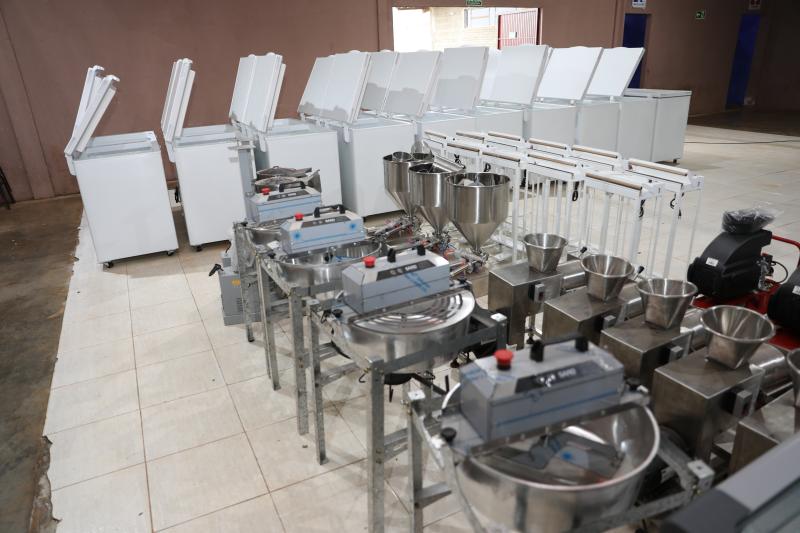LS: AssociaÃ§Ã£o 8 de Junho recebe equipamentos para o fortalecimento da cadeia produtiva de frutas nativas