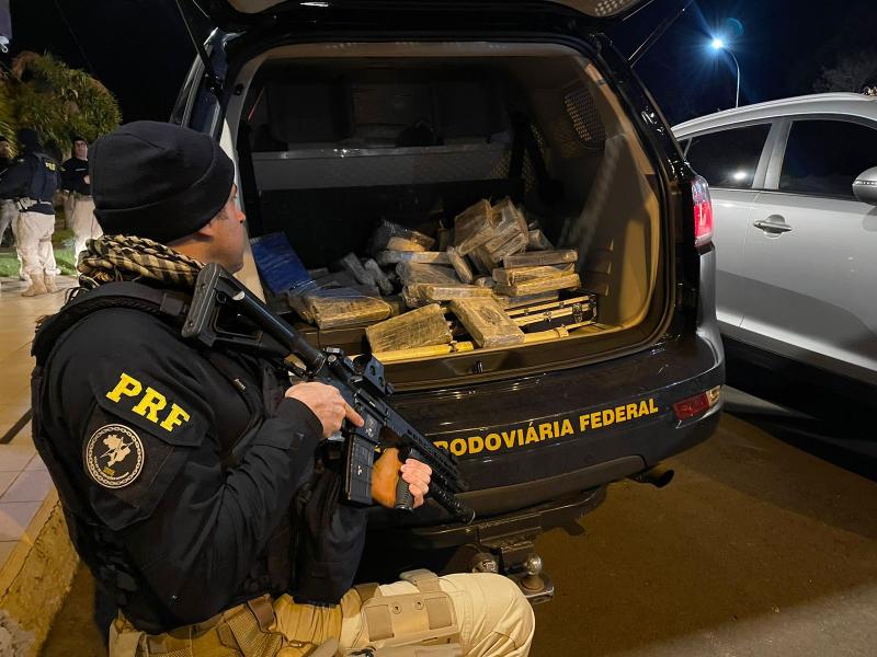 Irati: PRF apreende quase 50kg de cloridrato de cocaÃ­na na BR 277