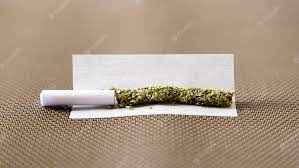 LS: Duas pessoas sÃ£o flagradas com cigarro de maconha dentro de veÃ­culo
